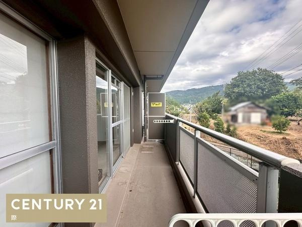 シャルマンフジ橋本三石台のバルコニー