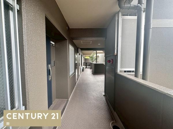 シャルマンフジ橋本三石台のエントランス