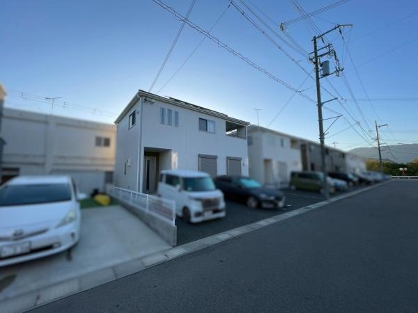 海南市多田　中古戸建の前面道路含む現地写真