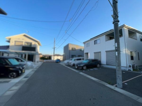 海南市多田　中古戸建の前面道路含む現地写真