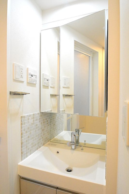 【洗面所】 | ステージファースト上野松が谷アジールコート | ※カラータイプ異なります。