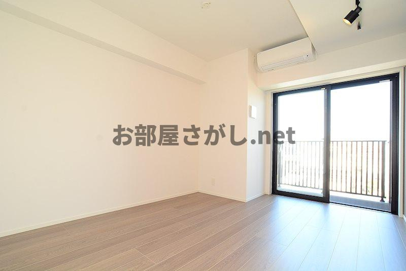 グランドコンシェルジュ池袋本町イーストの居間・リビング|※カラータイプ異なります。