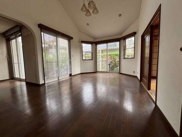 印旛郡栄町南ケ丘２丁目の居間・リビング