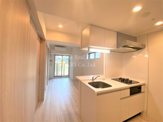 【居間・リビング】 | アーバネックス西本町 | 白を基調とした洗練されたお部屋！カウンターキッチン