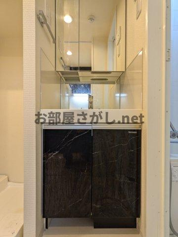 アジールコート東大井の洗面所|明るい洗面所です