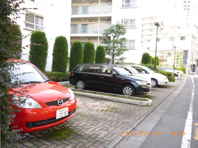 【駐車場】 | 目白ガーデニア | 敷地内に駐車場もあります。