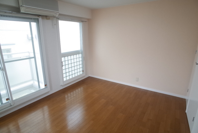 イースト神戸本山の居間・リビング