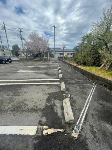 エマリーⅡの駐車場