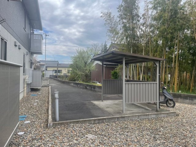 エマリーⅡの駐車場