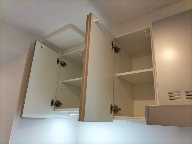 ウィンディレディの内装|キッチン上部収納です。