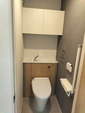 ウィンディレディのトイレ|カウンター式手洗いが設置