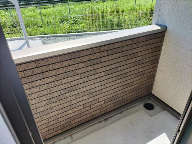 ウィンディレディのバルコニー|外からの目が気にならないバルコニーで洗濯物が干せます