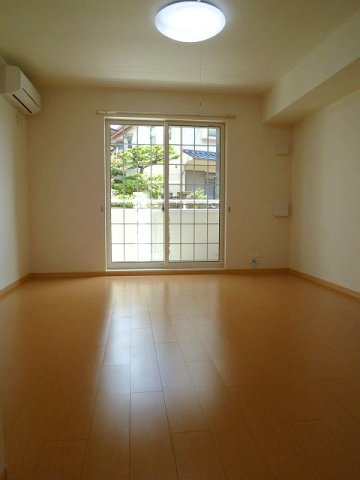 ミニヨンの内装|明るい色調の室内です