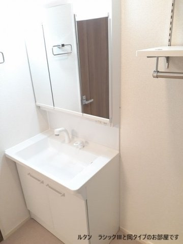 シャンス　トロワの洗面所|広い洗面スペース