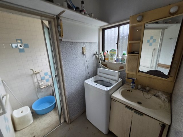 【独立洗面台】 | 福岡県糸島市志摩桜井 中古戸建 | 独立洗面台あり、毎朝おしゃれに忙しい女性の方におすすめです