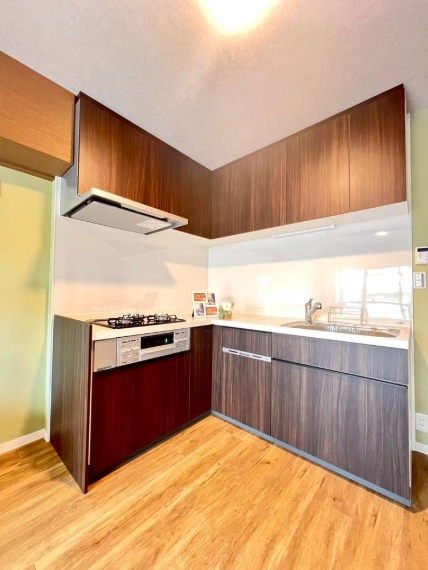 神戸市垂水区塩屋町9丁目のキッチン|壁付キッチンなのでリビングを広々使えます！お料理を効率的に楽しく♪