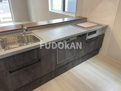 【キッチン】 | 天童市老野森【新築建売】リリーフB棟 | 広々ワイドなキッチンは料理がしやすく快適です。