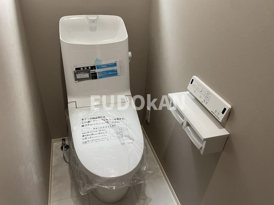 天童市老野森【新築建売】リリーフB棟のトイレ|節水タイプのトイレは水道代の節約に繋がります。