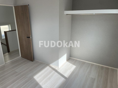 【洋室】 | 天童市老野森【新築建売】リリーフB棟 | 洋室もそれぞれ収納スペースが完備されております。