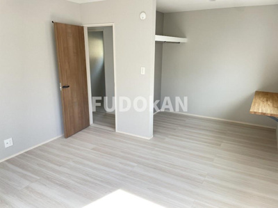 【寝室】 | 天童市老野森【新築建売】リリーフB棟 | 大きいベットを置いてもスペースの取れる寝室です。