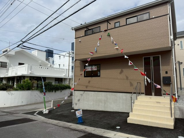 ♥♥豊見城市嘉数第７－5号棟（全７棟）の前面道路含む現地写真