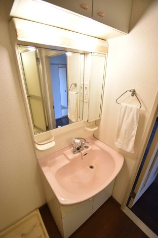 コンフォート北花田の独立洗面台