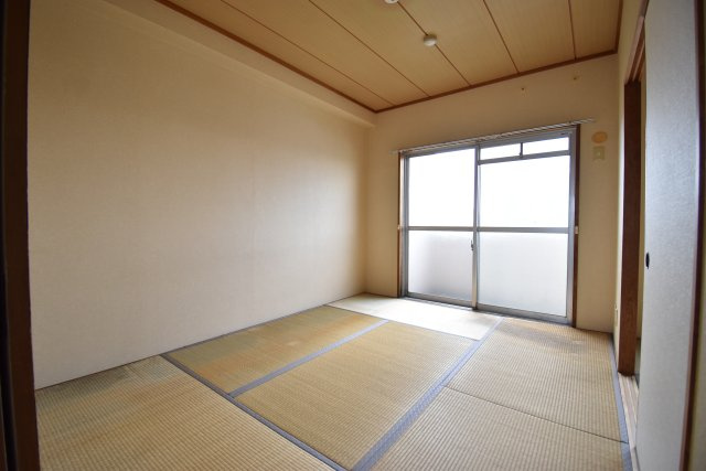 コンフォート北花田の洋室