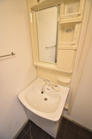 コボリマンション夙川老松台D棟の洗面所