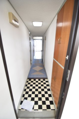 コボリマンション夙川老松台D棟の玄関