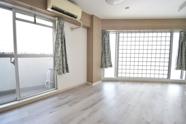 カターラなにわの洋室