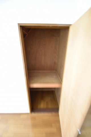 鳳東町貸家の収納
