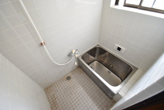 鳳東町貸家の浴室