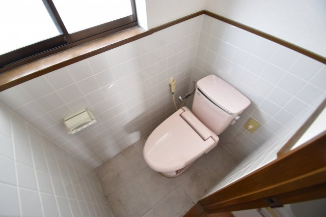 鳳東町貸家のトイレ