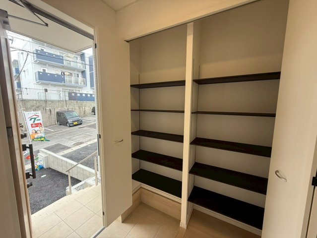 ♥♥豊見城市嘉数第７－6号棟（全７棟）の収納|こまごまとしたものを収納できそうですね