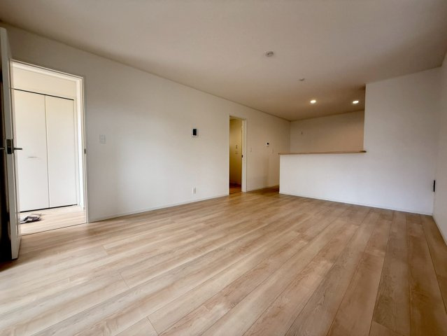 ♥♥豊見城市嘉数第７－6号棟（全７棟）の居間・リビング|こちらの居間で趣味の時間をお楽しみください