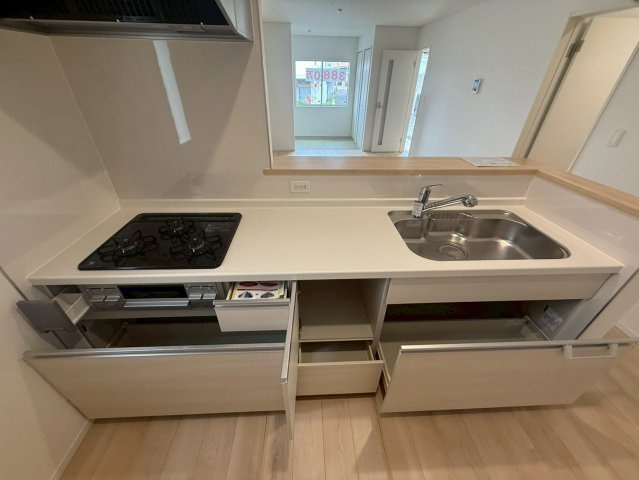 ♥♥豊見城市嘉数第７－6号棟（全７棟）のキッチン|きれいなキッチンです