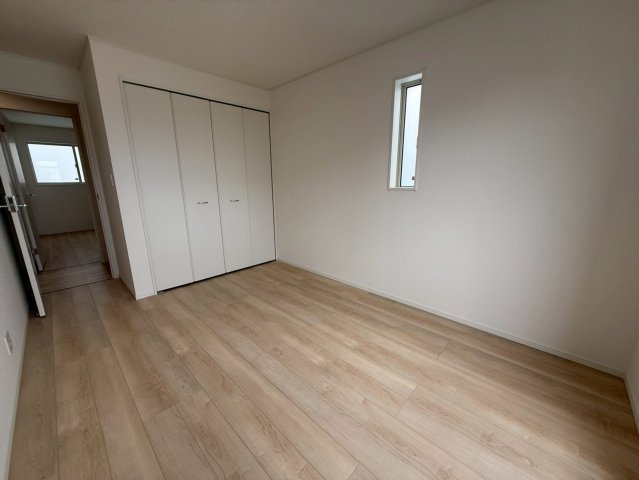 ♥♥豊見城市嘉数第７－6号棟（全７棟）の洋室|明るい洋室です