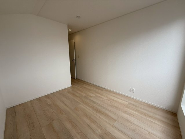 ♥♥豊見城市嘉数第７－6号棟（全７棟）の洋室|落ち着いた色調の洋室です