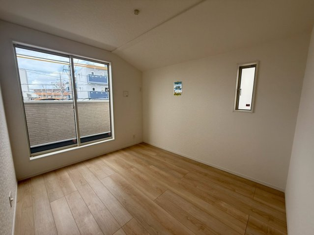 ♥♥豊見城市嘉数第７－6号棟（全７棟）の洋室|明るい洋室です