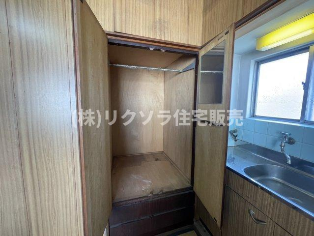 堀溝1丁目　中古一戸建ての収納|2階キッチン横収納
■物件内覧・資金計画相談・住宅ローン相談、リフォーム相談、お問合せ受付中■
※当日・翌日のご内覧、ご相談はお電話でのお問合せがスムーズです！