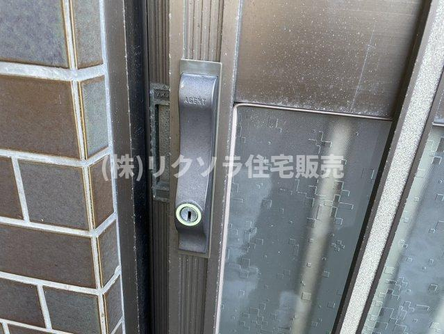 堀溝1丁目　中古一戸建ての防犯設備|玄関キー
■物件内覧・資金計画相談・住宅ローン相談、リフォーム相談、お問合せ受付中■
※当日・翌日のご内覧、ご相談はお電話でのお問合せがスムーズです！