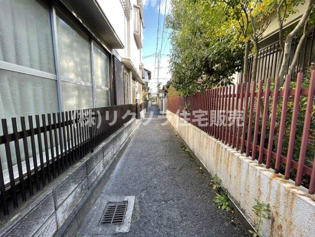 堀溝1丁目　中古一戸建ての前面道路含む現地写真|■物件内覧・資金計画相談・住宅ローン相談、リフォーム相談、お問合せ受付中■
※当日・翌日のご内覧、ご相談はお電話でのお問合せがスムーズです！