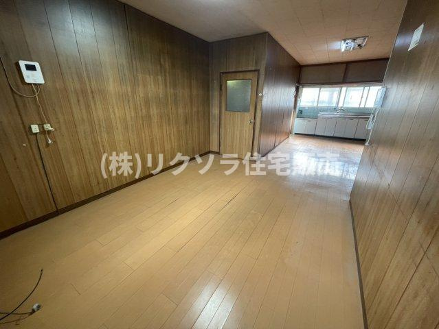 堀溝1丁目　中古一戸建ての居間・リビング|LDK12.6帖
■物件内覧・資金計画相談・住宅ローン相談、リフォーム相談、お問合せ受付中■
※当日・翌日のご内覧、ご相談はお電話でのお問合せがスムーズです！