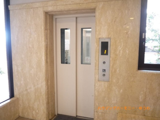 【その他共用部分】 | エレベーター完備のため荷物が多くなっても安心。