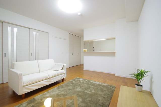 エトワール幸田の居間・リビング