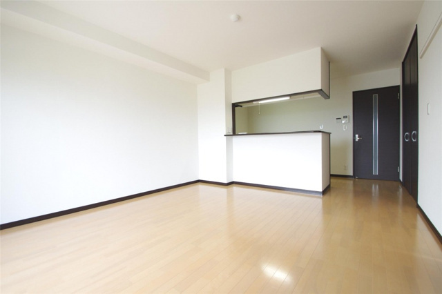 エトワール幸田の居間・リビング