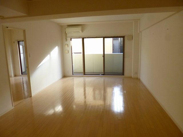 シャルム甲子園口の居間・リビング