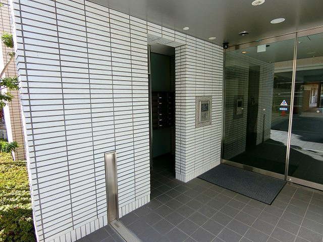 シャルム甲子園口のエントランス