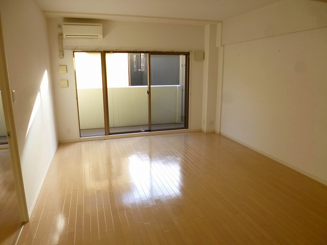 シャルム甲子園口の居間・リビング