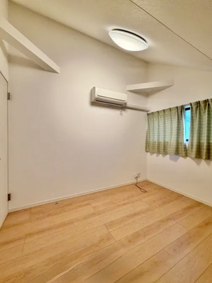 【洋室】 | 葛飾区立石2丁目中古住宅 | 勾配天井で開放感良好です